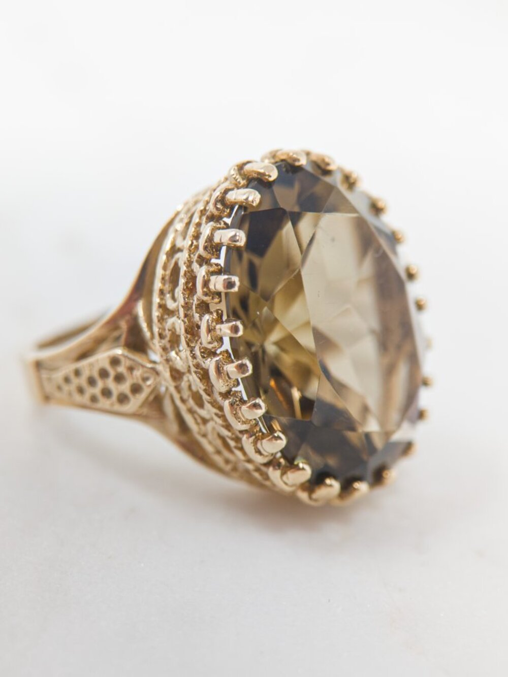 10K Gold Large Oval Quartz Cocktail Ring – Warm Champagne Tone – Size 6.5